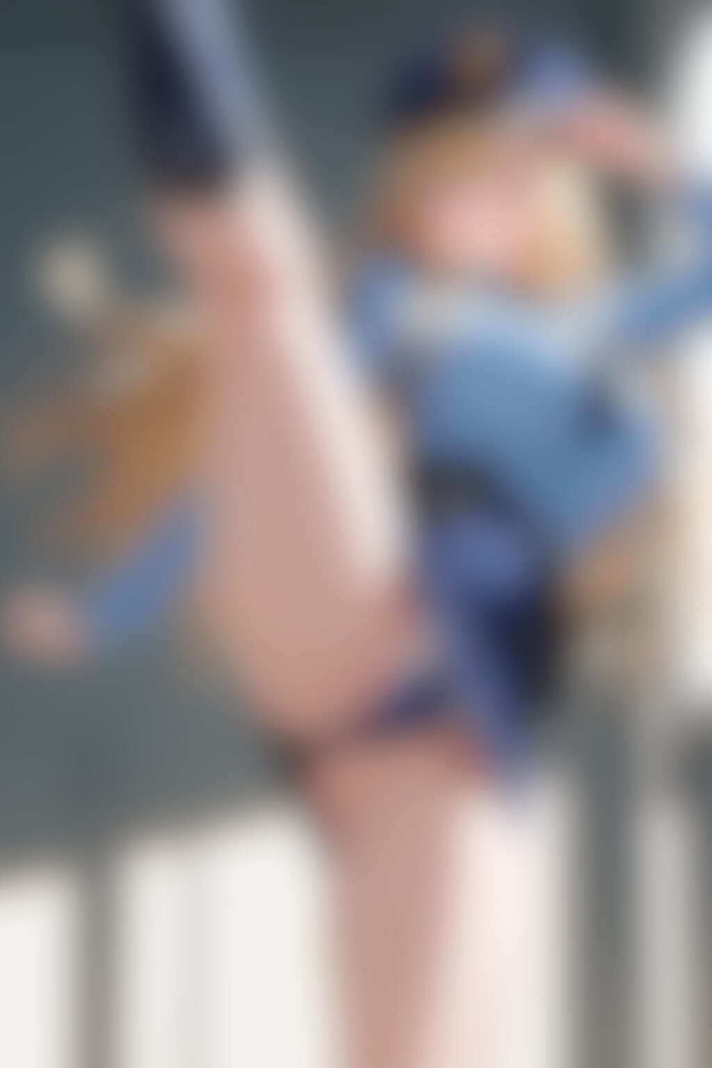 40枚:ミニスカポリスの足技見さらせや〜