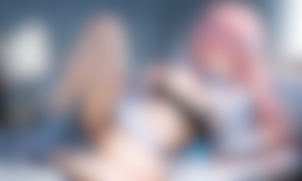 乳首がはみ出て