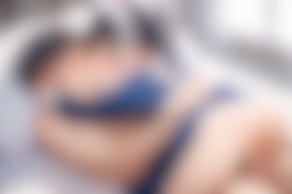 メイド服の〇リJ〇ちゃんたちが騎乗位ディープキス（12枚）