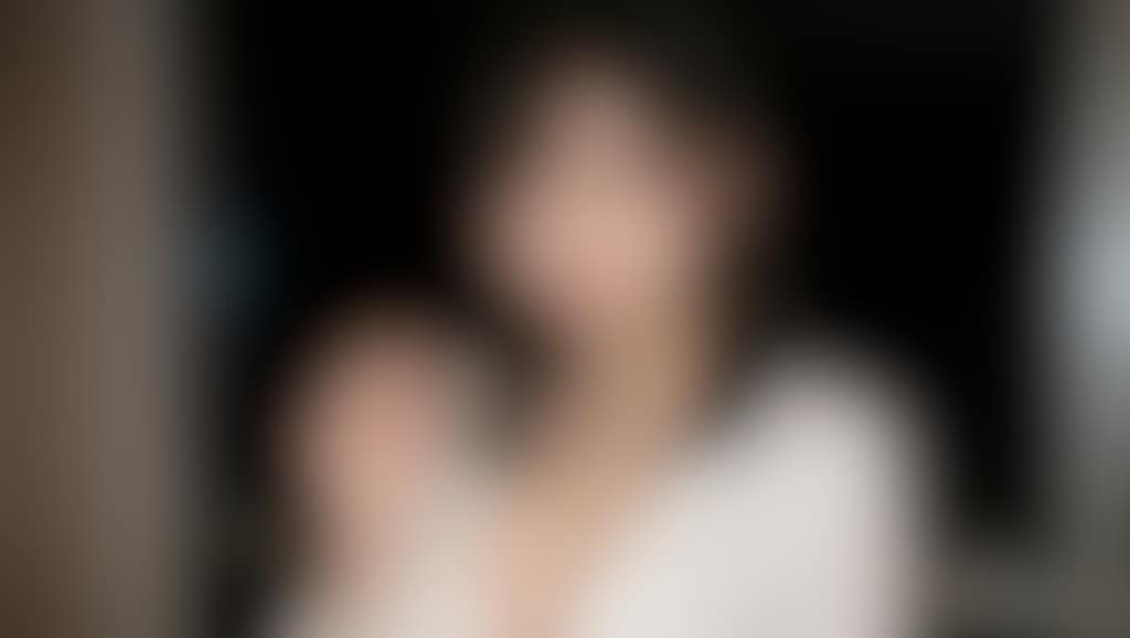 💻誰もいないフロアで、彼女がデスクの上で見せた本気の表情…🔥