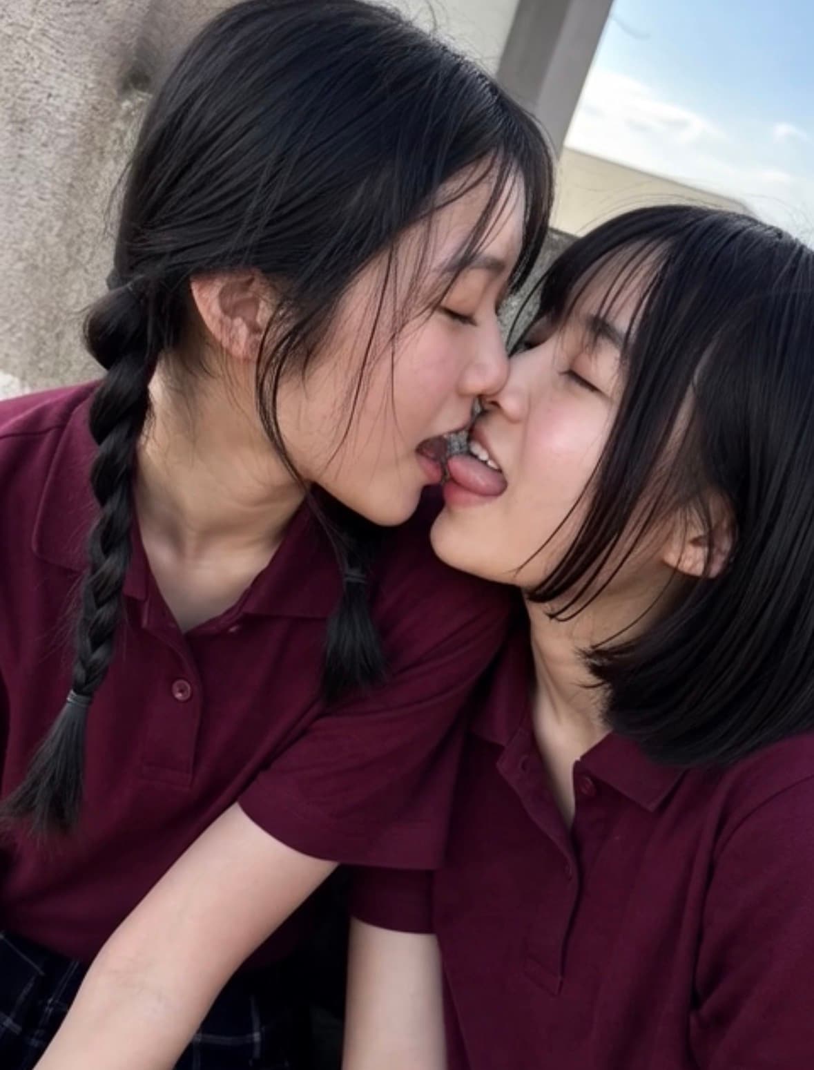 【30枚】美少女、舌を絡めて