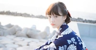 おっぱい見せる浴衣ちゃん