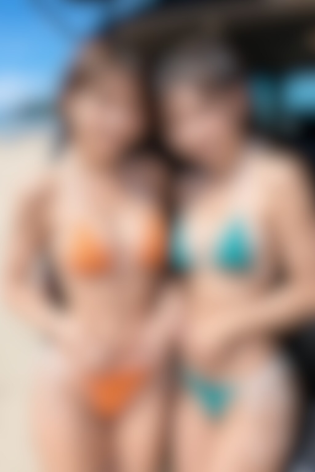 【13枚】仲良し母娘の楽しい夏休み　～海水浴場で着替え編～
