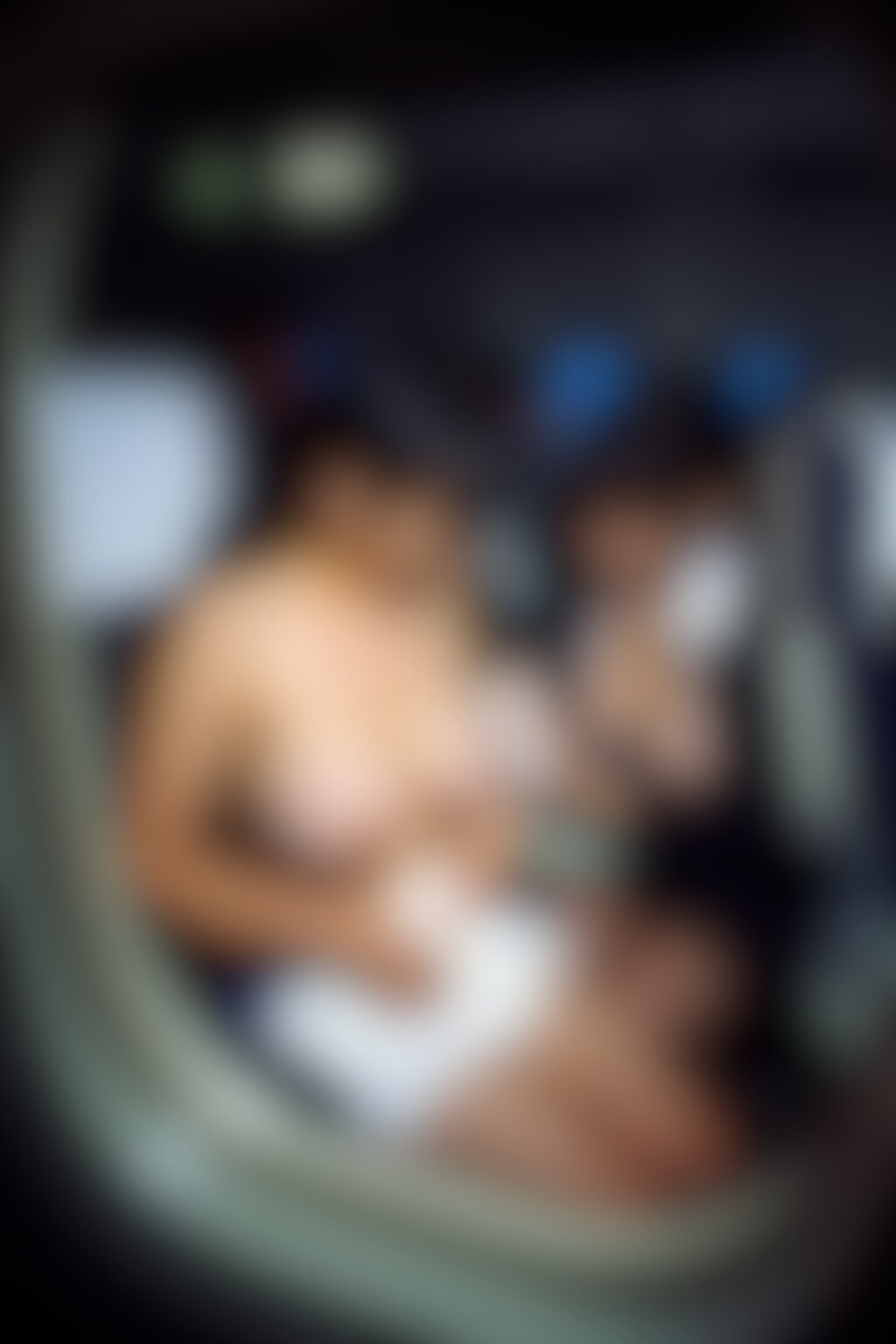 （限定）夜中に水をこぼしてCAと着替える彼女