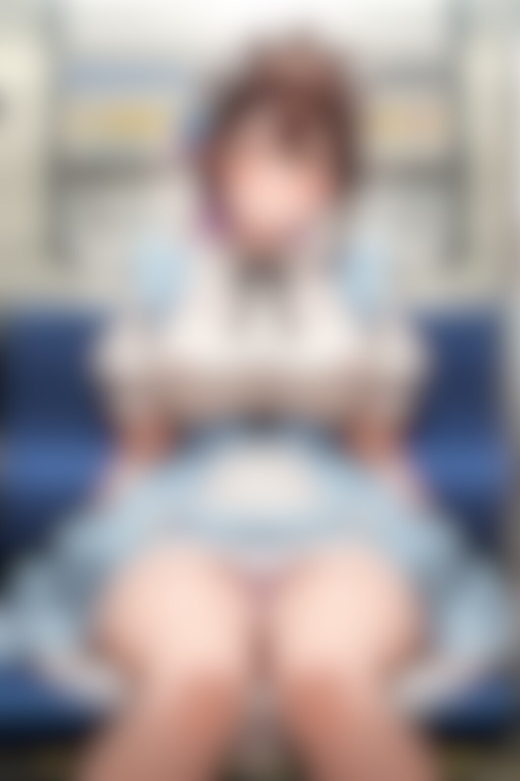 8枚:パンチラ電車メイド