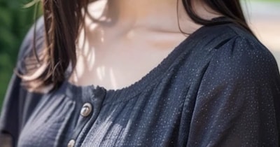服の下のブラジャー
