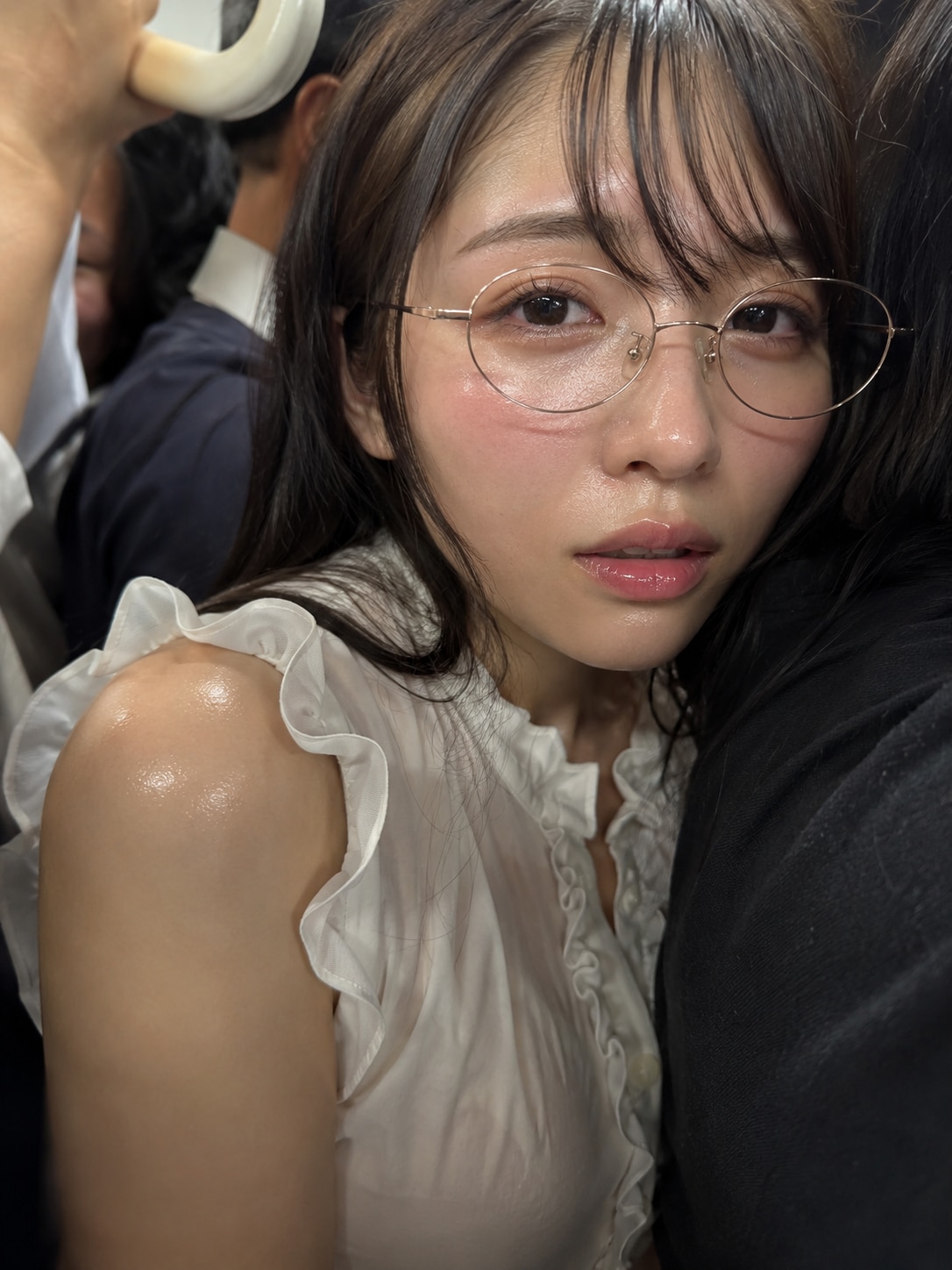 【22枚】美人OL、満員電車でイッちゃった