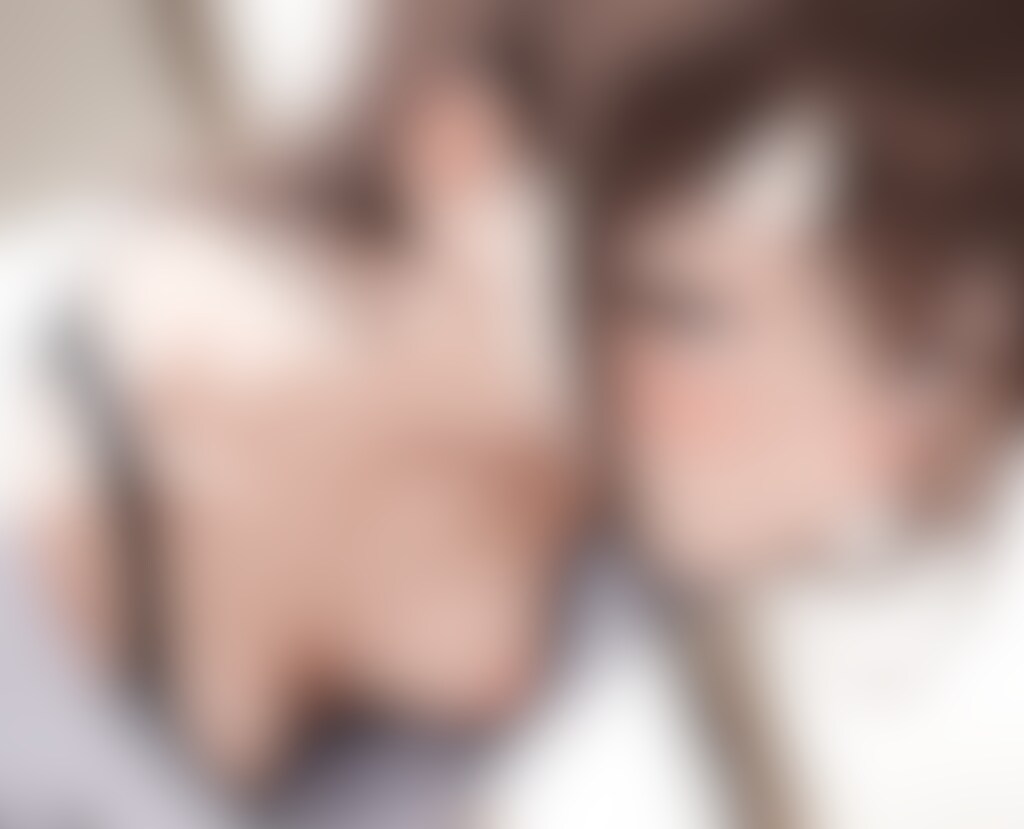 40枚:近距離で胸チラ