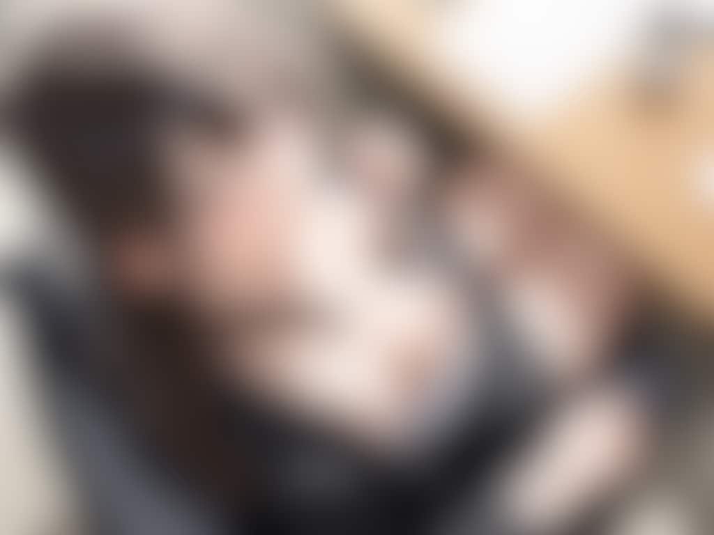 40枚:露出狂的な胸チラ