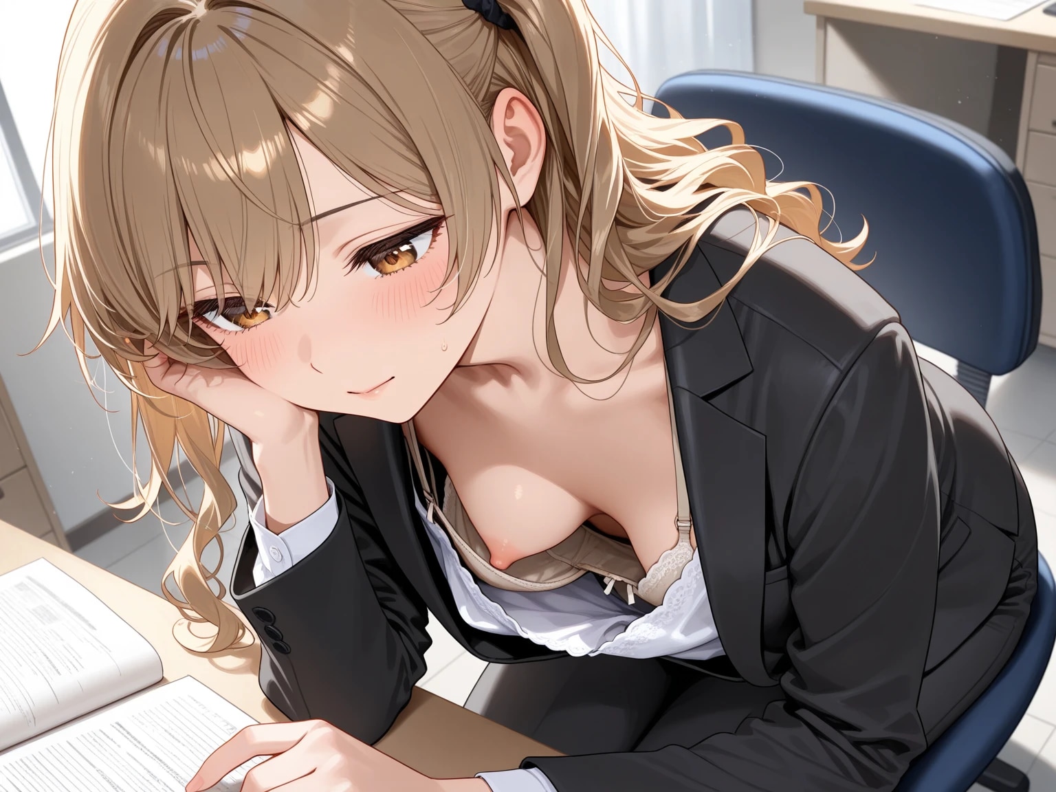 40枚:仕事中のOL胸チラ