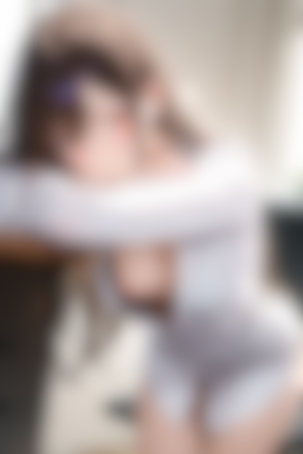 8枚:胸チラ半脱ぎ彼女風