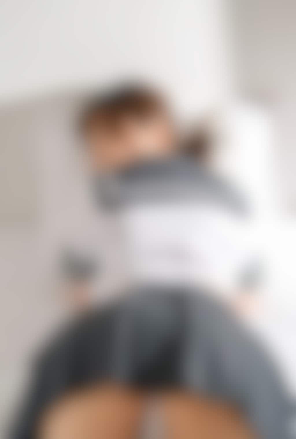 バックからパンティ剥かれるJKちゃん