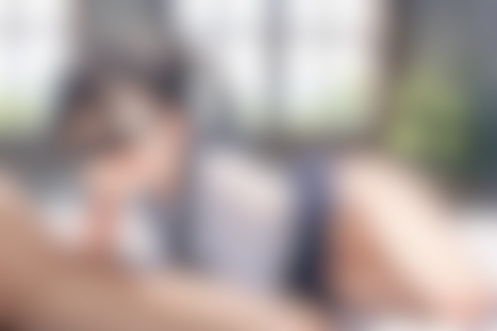 セーラー服〇リJ〇ちゃんたちに目隠してクンニ＆フェラさせる（10枚）