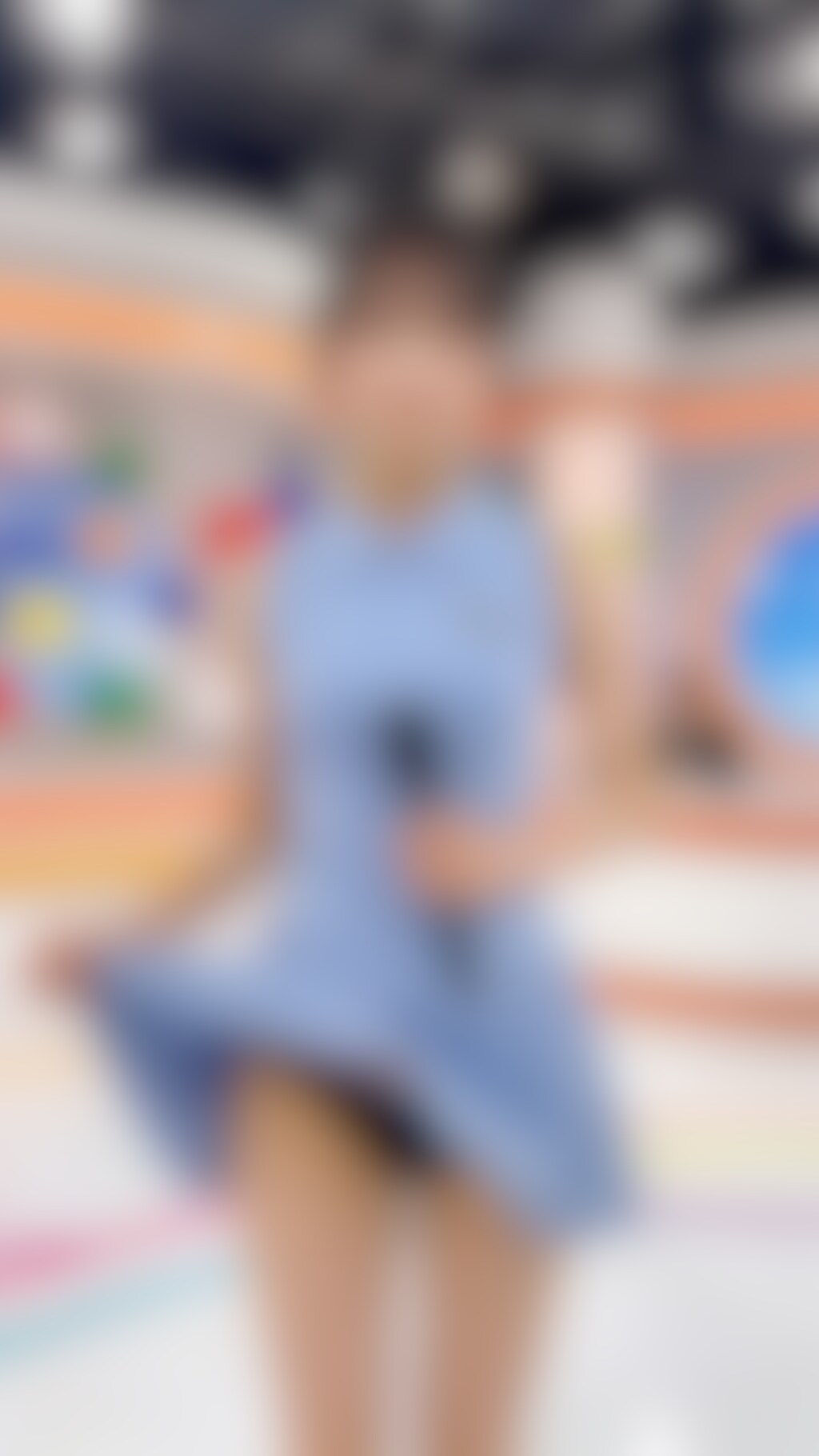 本番中に脱いじゃう女子アナ3