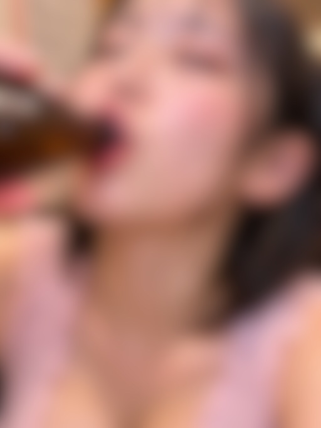 【30枚】いやらしい唇でビール瓶を咥えて