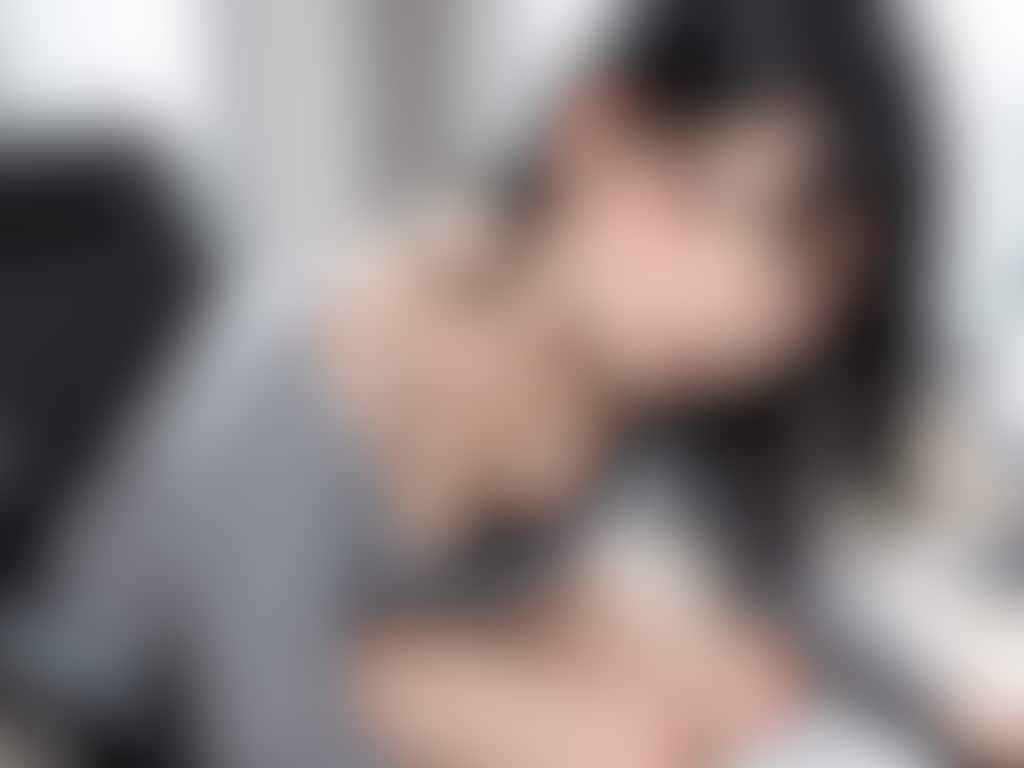 13枚:リアル系の胸チラ