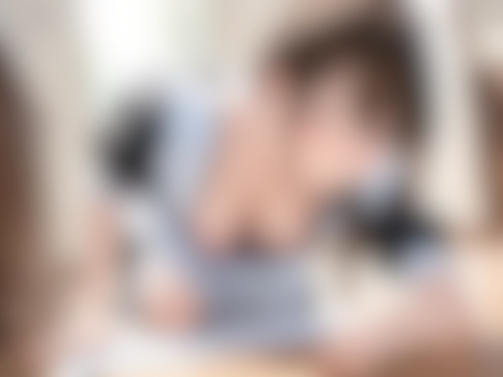 23枚:お掃除メイド胸チラ