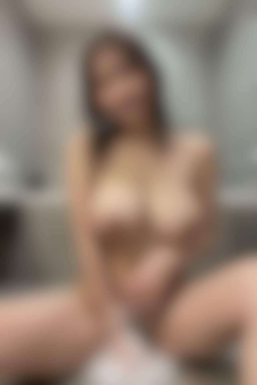 35枚　しゃがむ人妻　全生成分