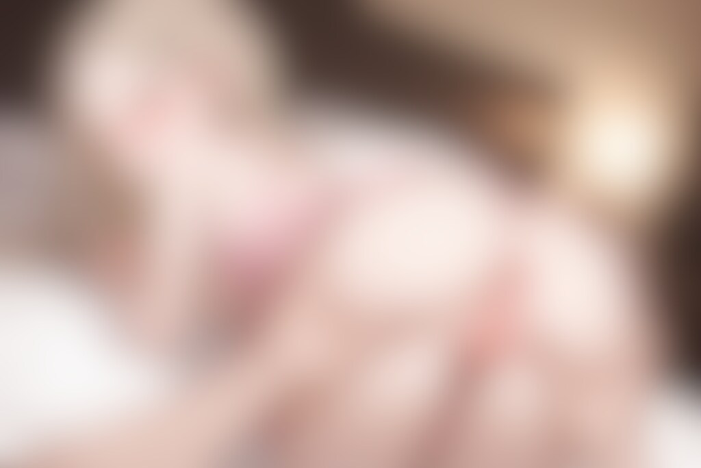 おしりにローションを塗られるまりなちゃん（仮）