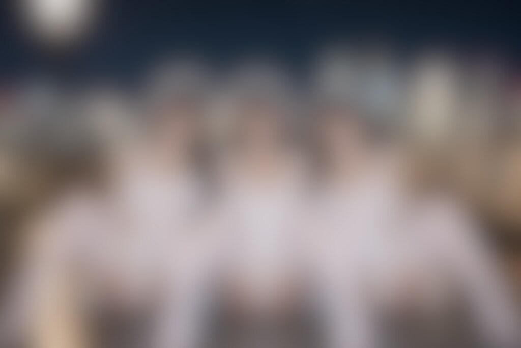 [3枚]夜空の下でパンチラアイドル💕