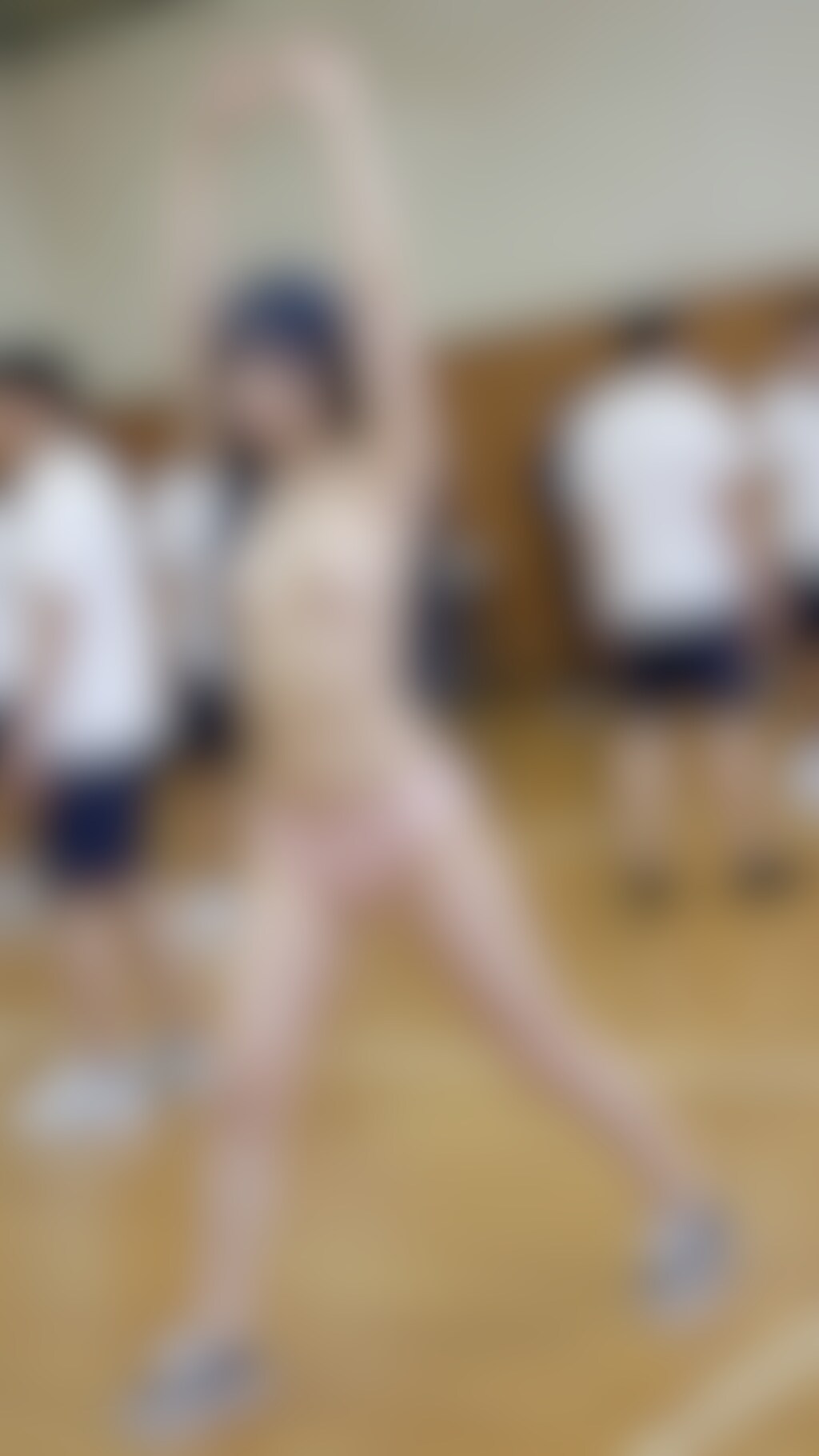 パンいちで逆立ち！