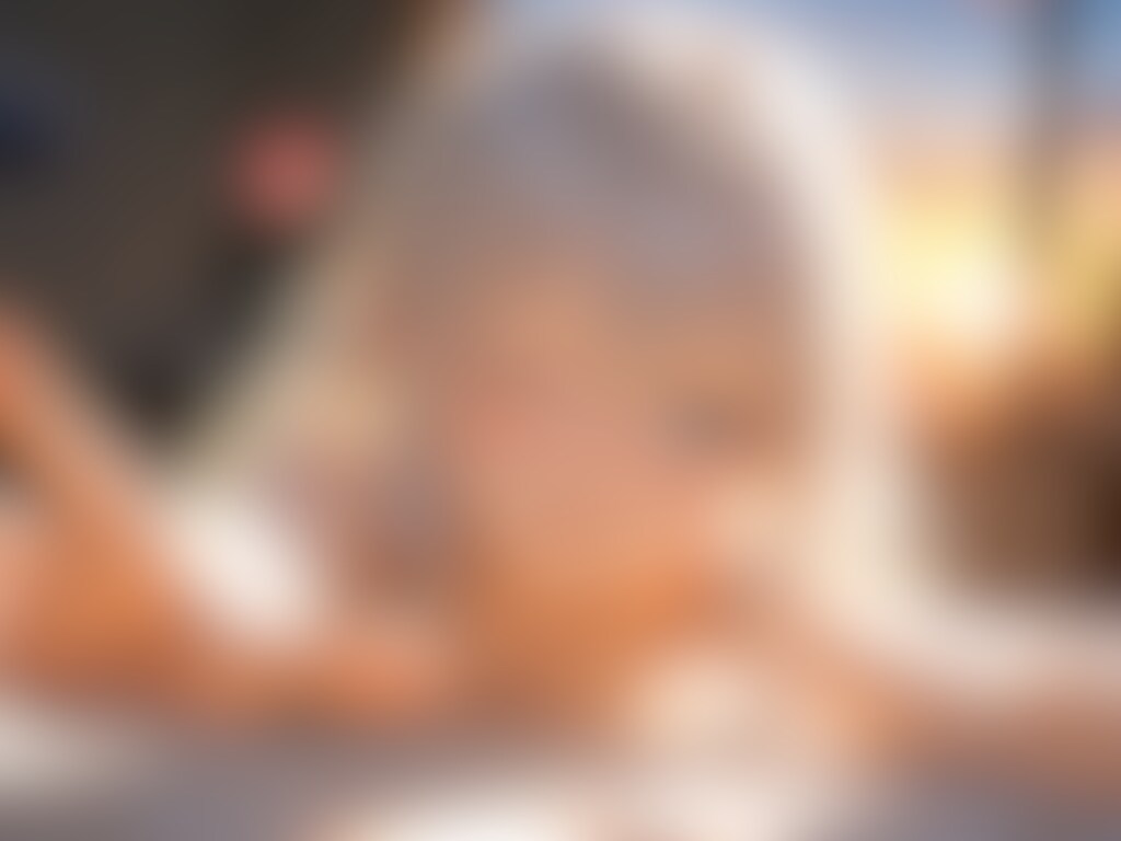 夕日と少女とベッド