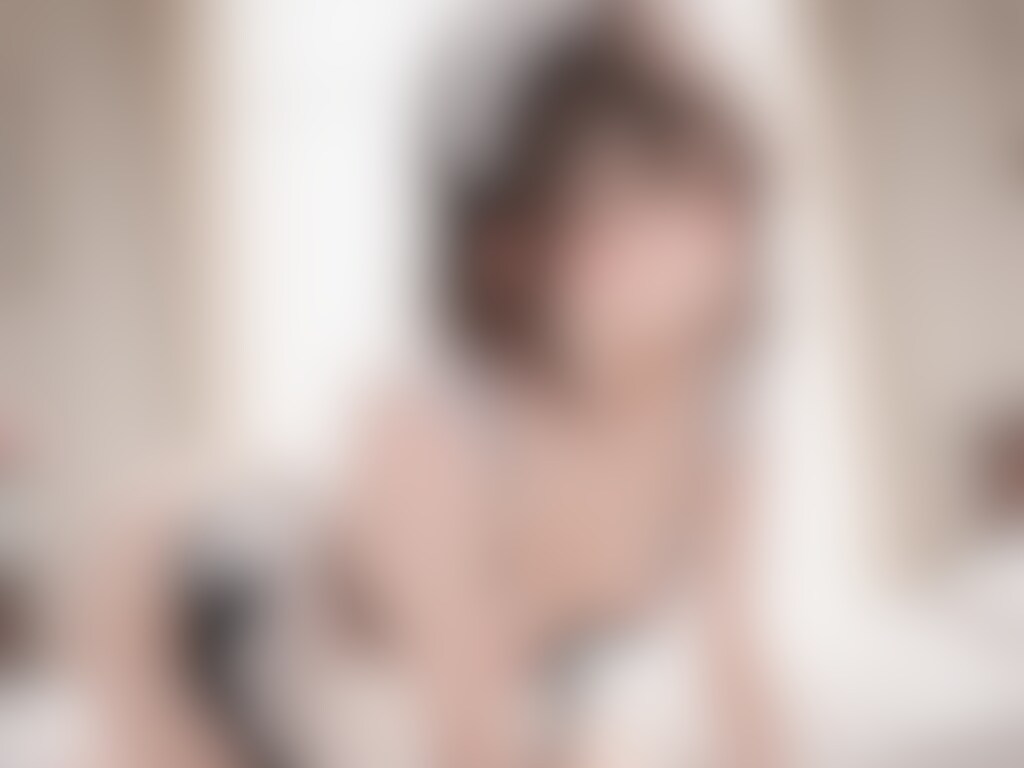 35枚:セクシーなベッドメイキング