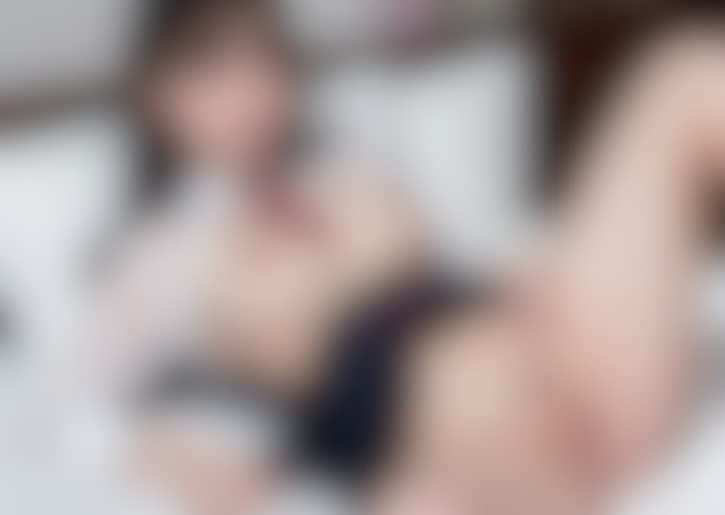 美少女J◯のスカートを捲るとそこにはつるぺたオマ◯コが😍