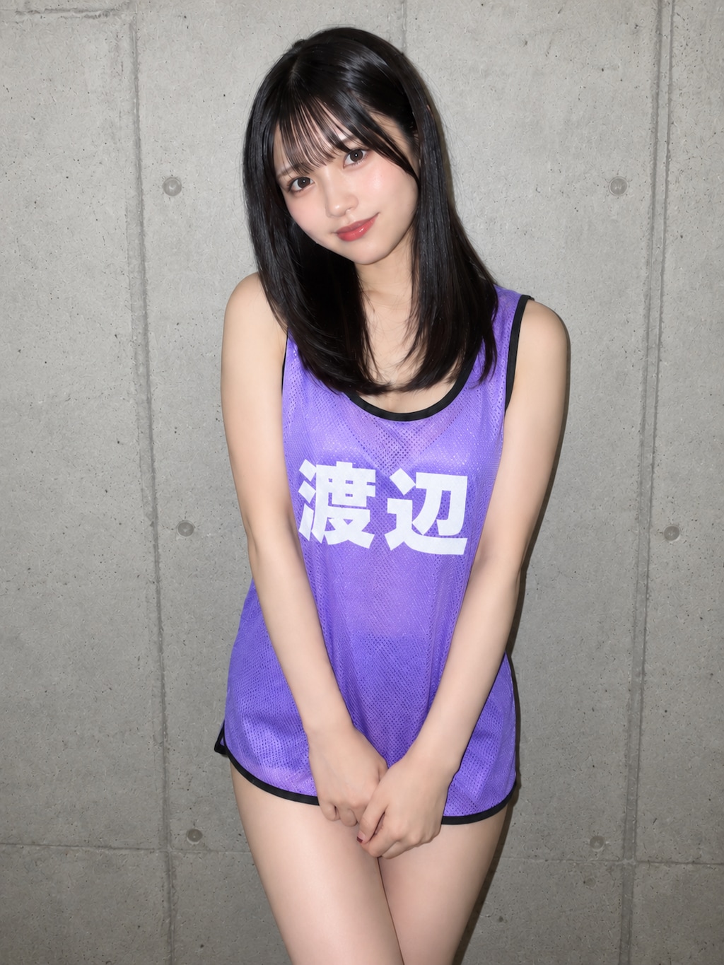 セクシーなビブス姿の坂道系アイドル🌸