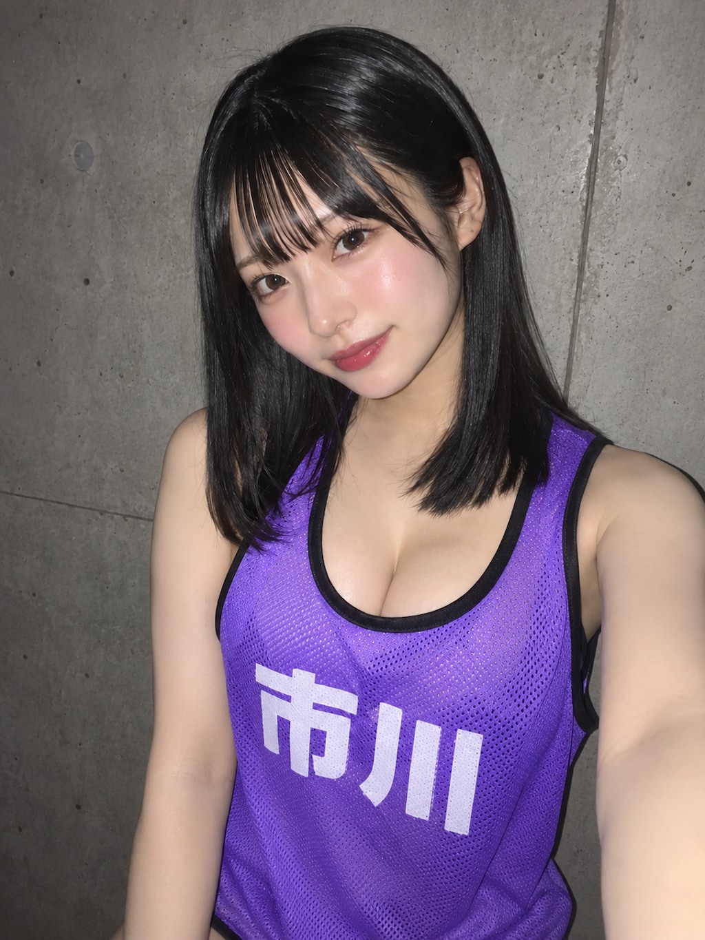 セクシーなビブス姿の坂道系アイドル🌸