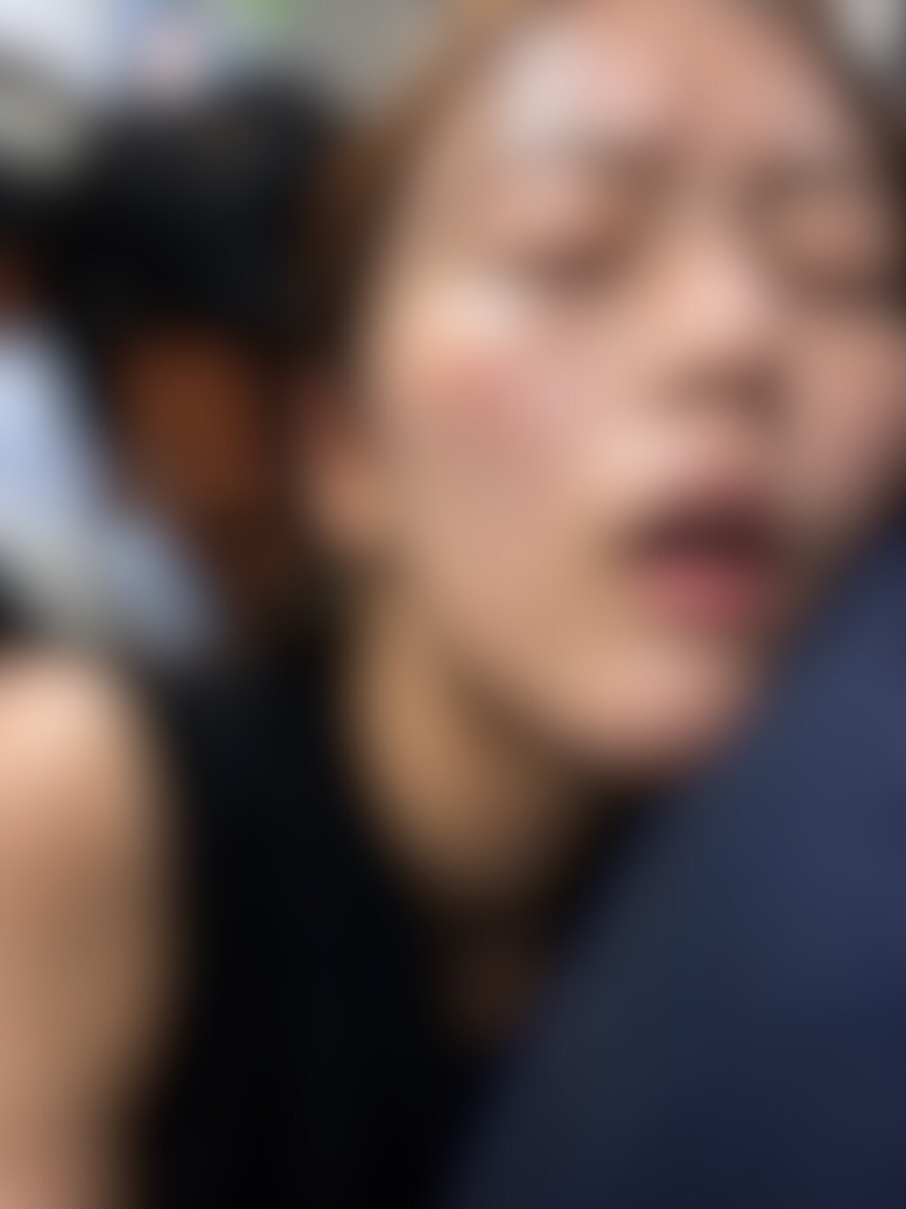 【23枚】電車でイッちゃう美女