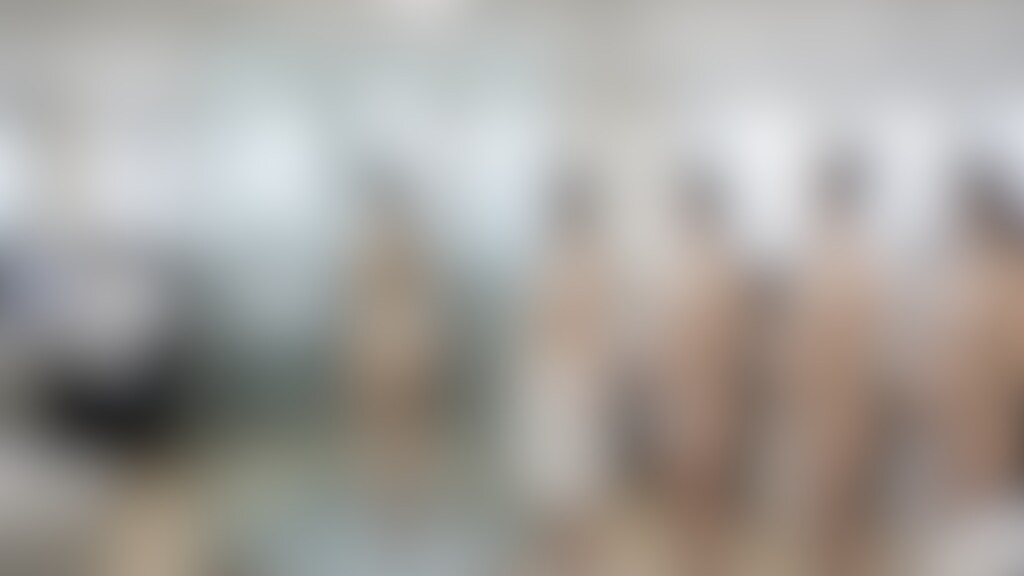 社内SEX休憩後のシャワー行列【14枚】