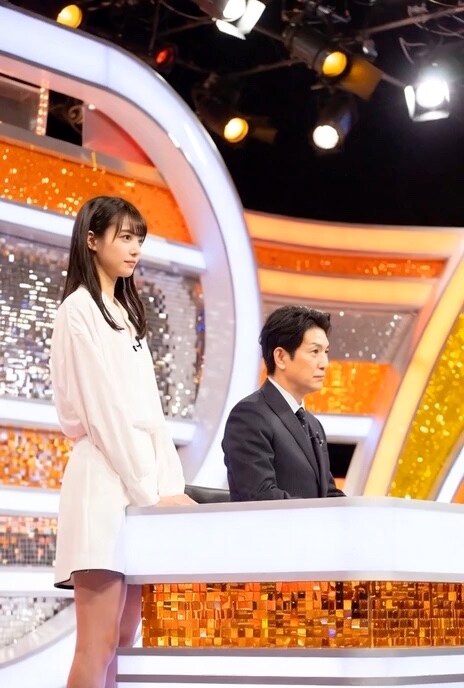 CM入った瞬間に脱ぎ出す女子アナ