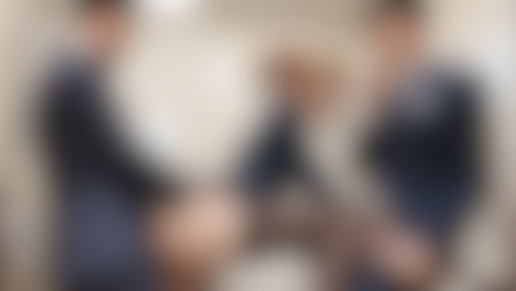 トイレを男女兼用にしたら　いつの間にかビジネス交流の場に。。。　ヒロイン編