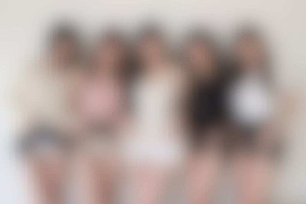 [4枚](動画付き)可愛い女子の少しエッチな集合写真🌸