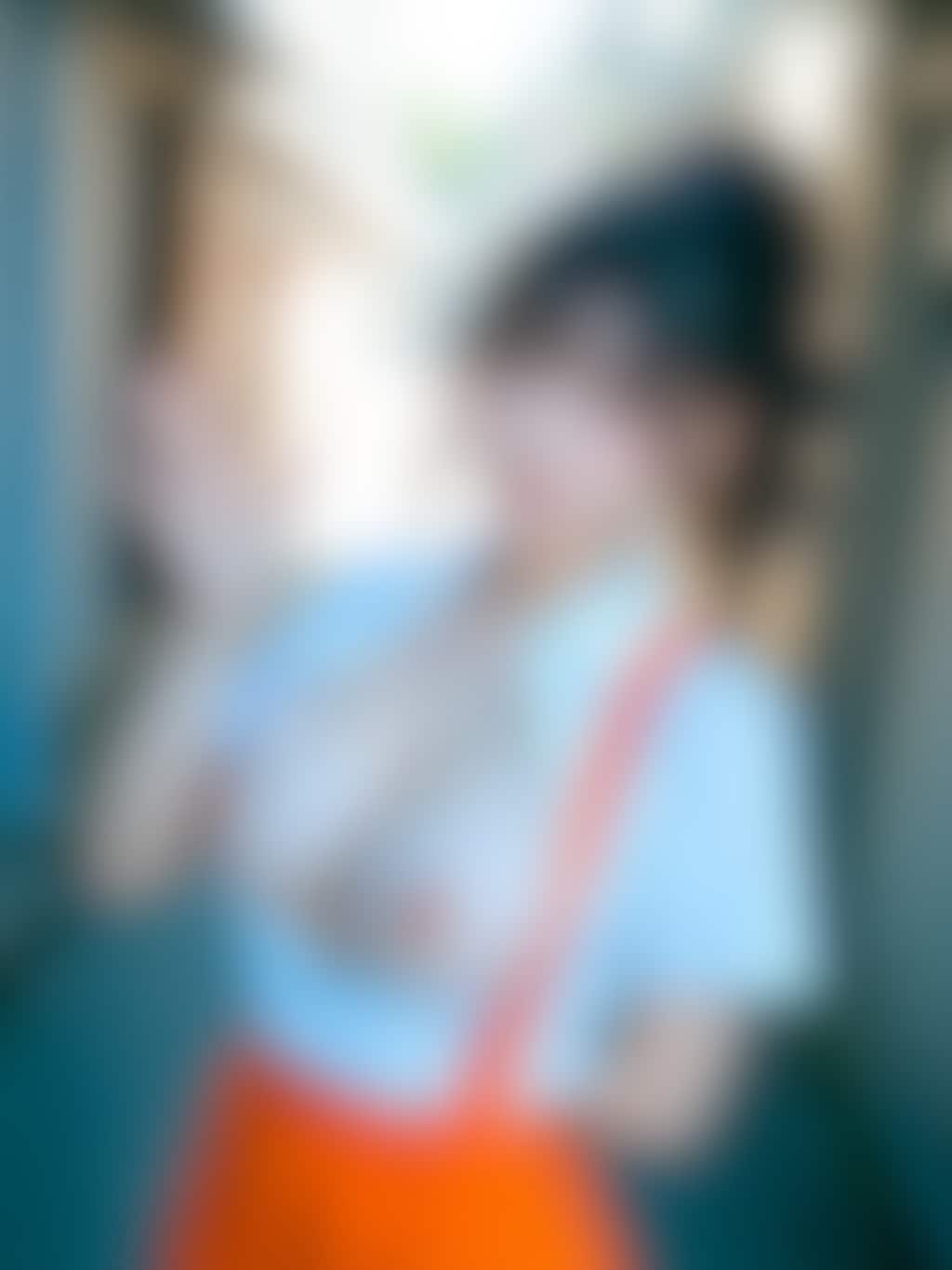 手を振るたび揺れるこの胸…反則すぎてごめんね♡