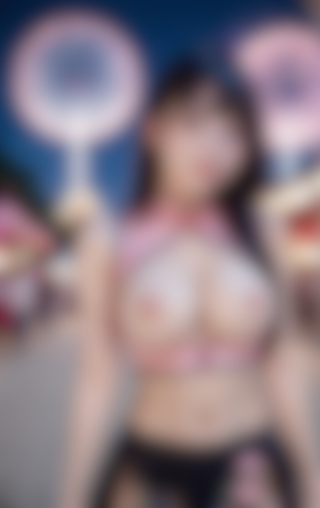 トップレスの美女