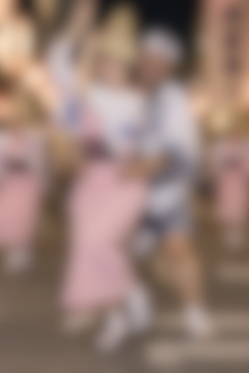 楽しそうに踊る2人