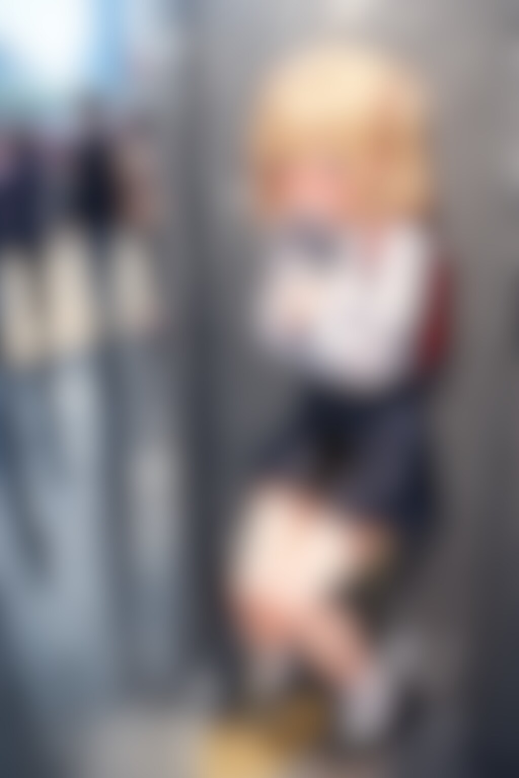 街中でおもらししちゃった娘(17)