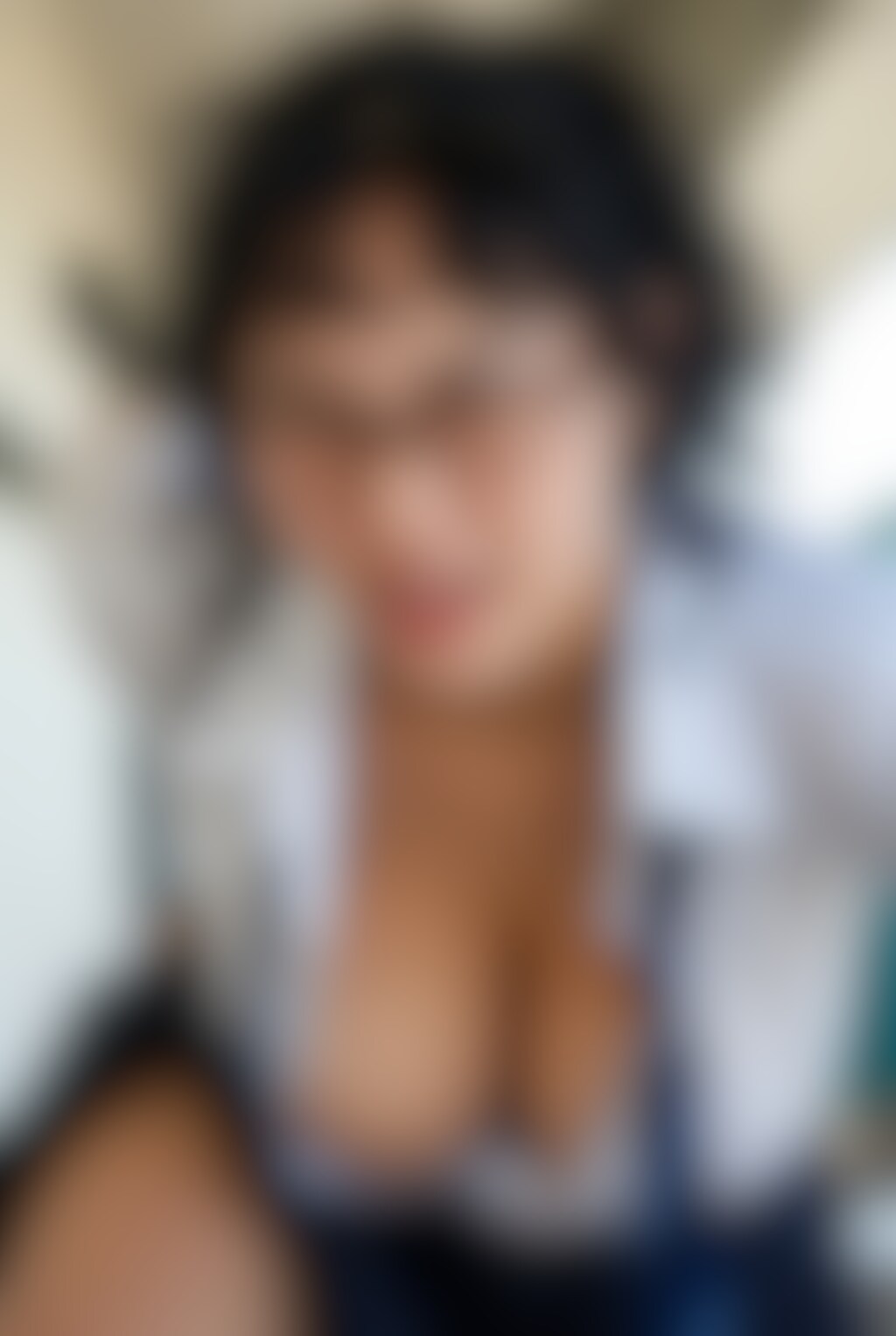 メガネ女子？（巨乳）