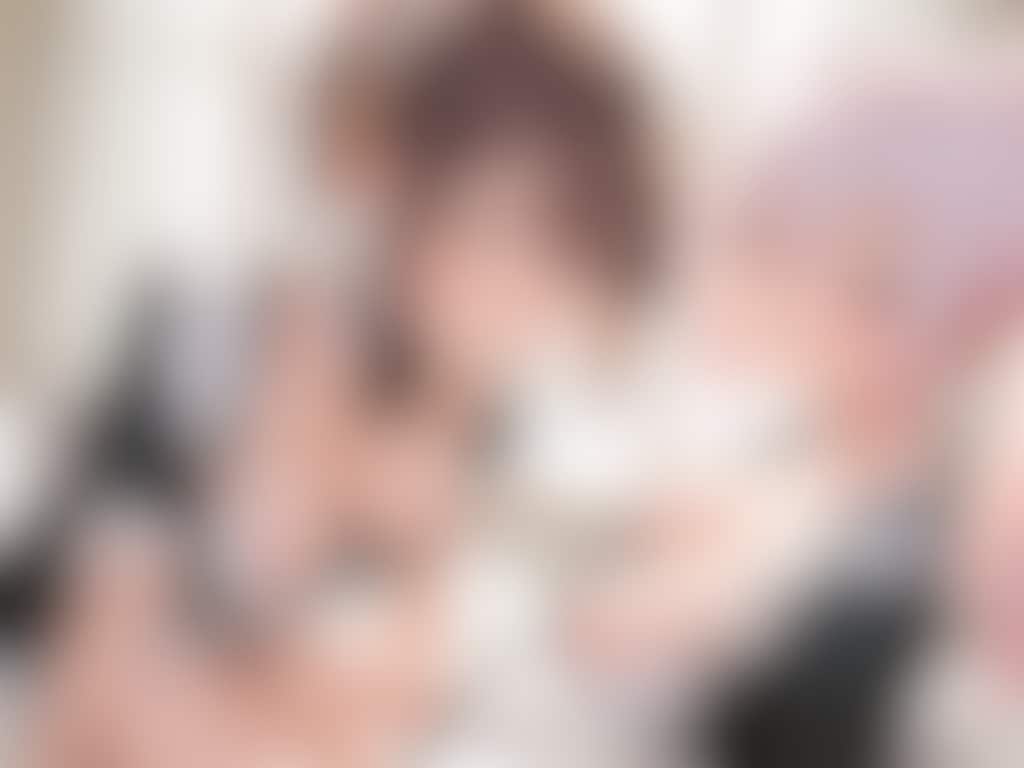 35枚:W胸チラメイド