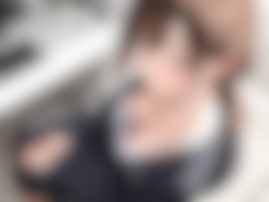 40枚:OL胸チラ