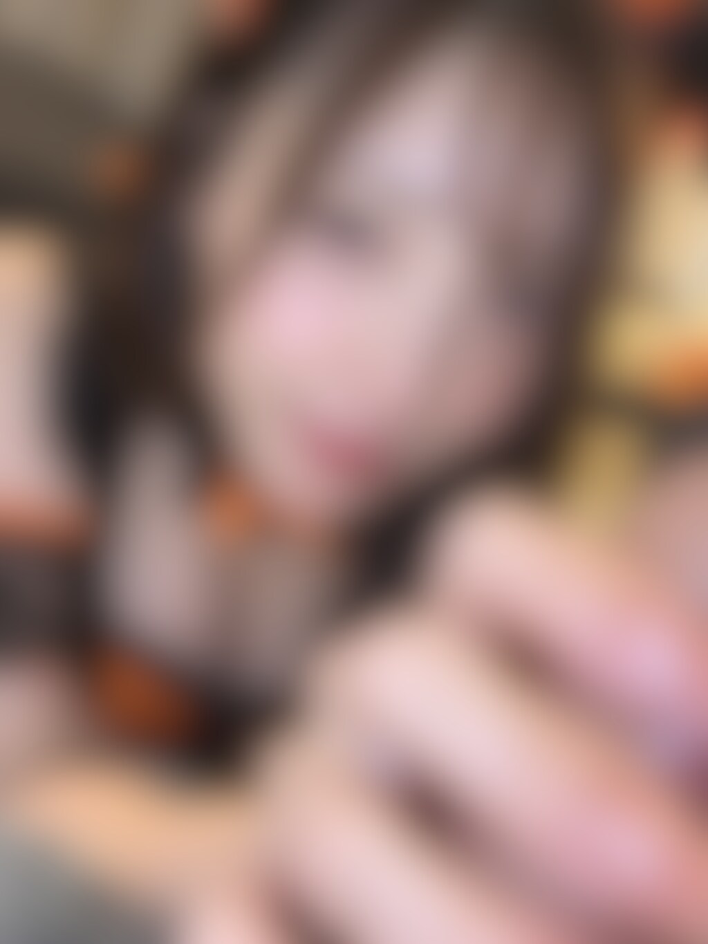 美しい指先で握る美女🎃