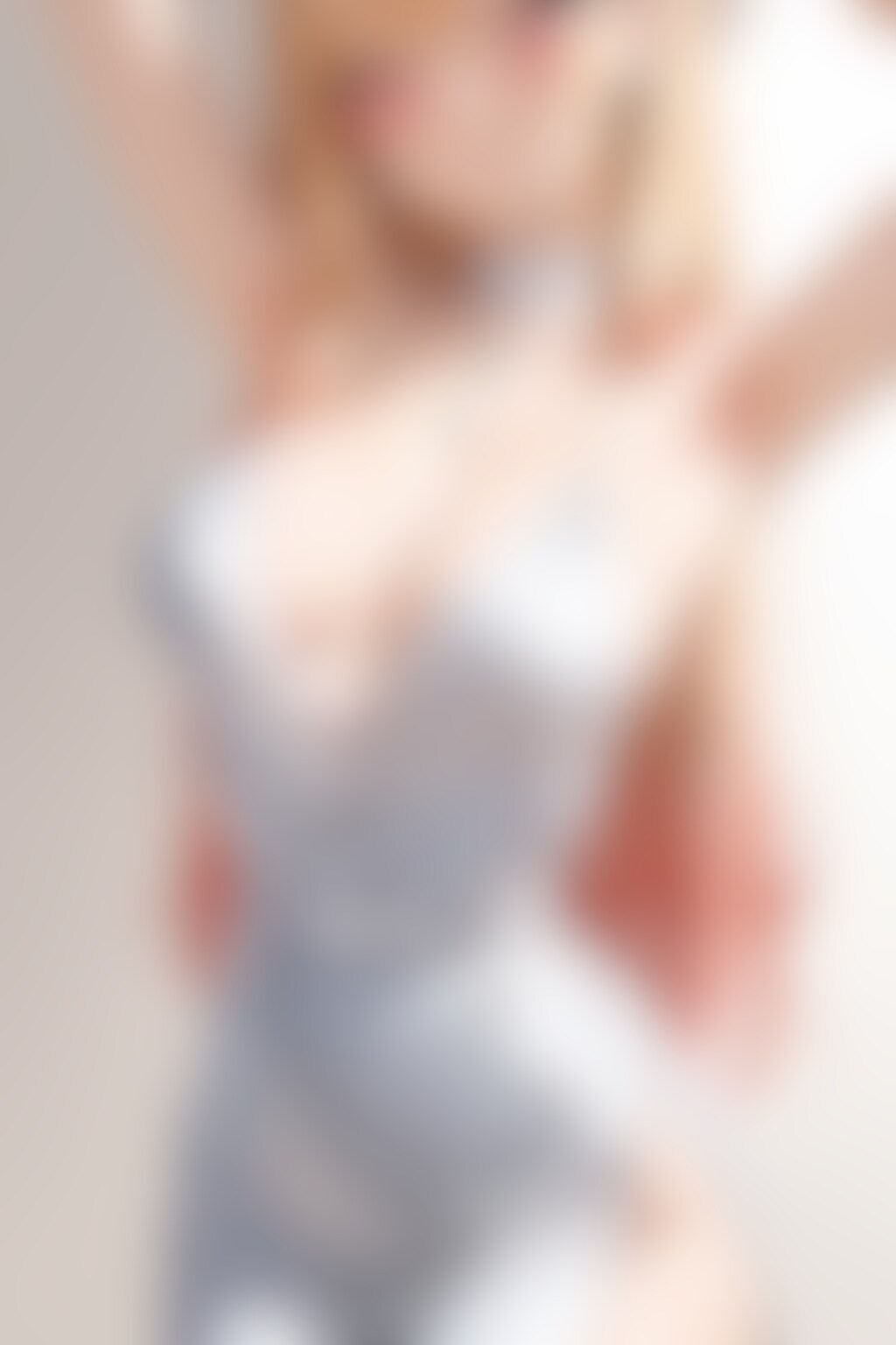 喜〇川海〇ドレス
