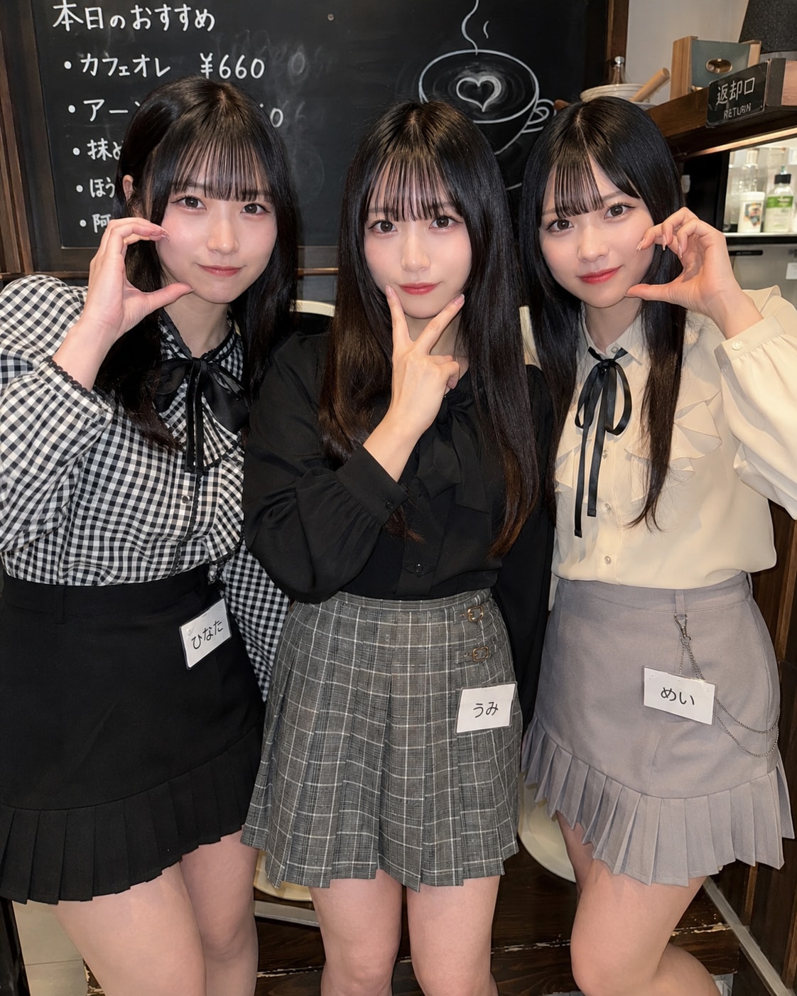 カフェにいる激カワ女子💕