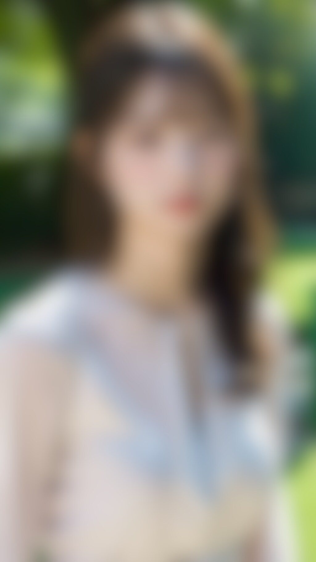 ブラウスを脱がせてみた