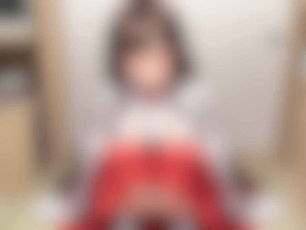 36枚:しゃがみパンチラ巫女