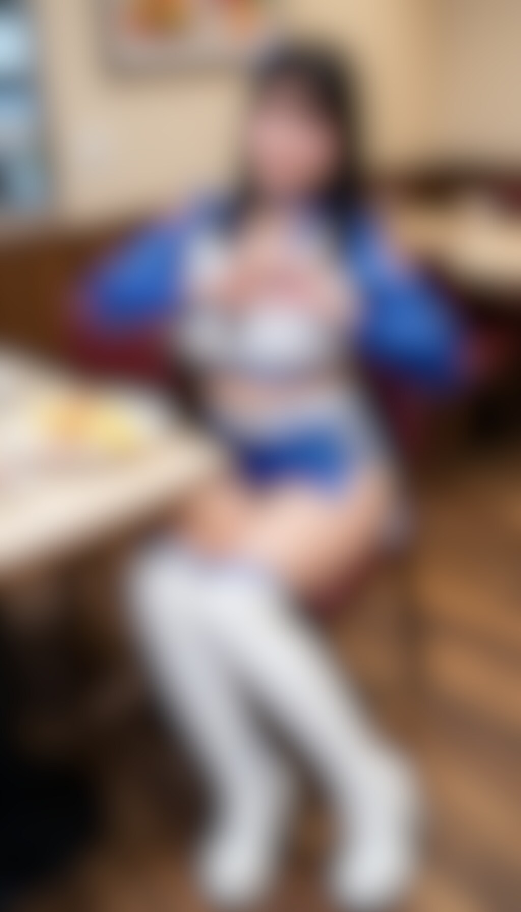 260422P【20枚】サーキットから迷い込んだ？あざとすぎるウェイトレス【看板娘】