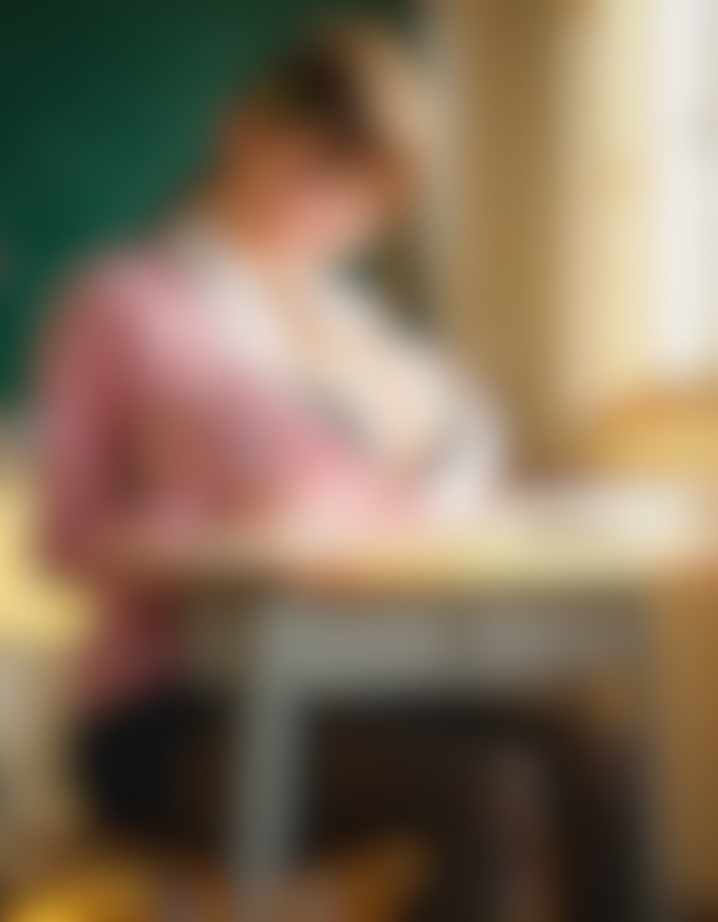 251104P【8枚】いろは先生の爆乳 x パンスト越しのパンチラ