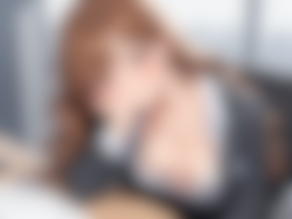 13枚:OLはみ乳グラビア